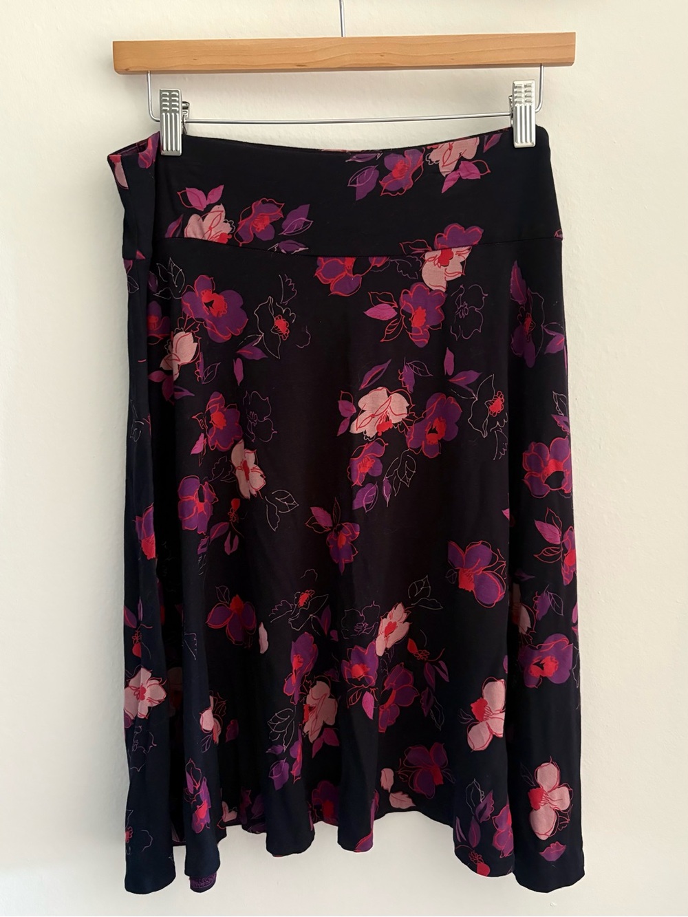 New York And Company Navy floral skirt!
